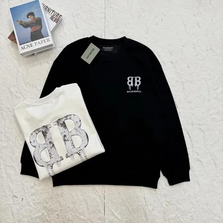 バレンシアガ パーカー