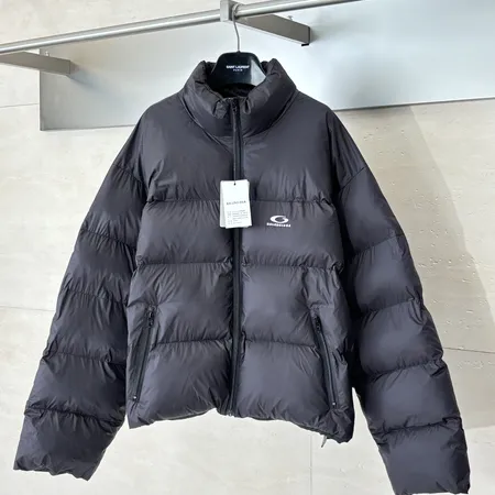 バレンシアガ ダウンジャケット