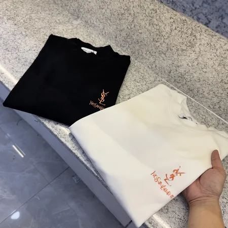 イブサンローラン Tシャツ