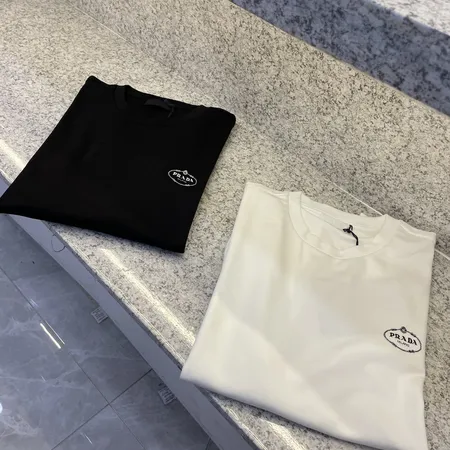 プラダ Tシャツ