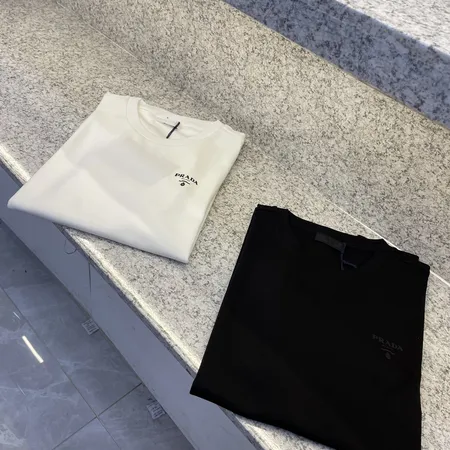 プラダ Tシャツ