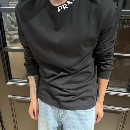 プラダ Tシャツ