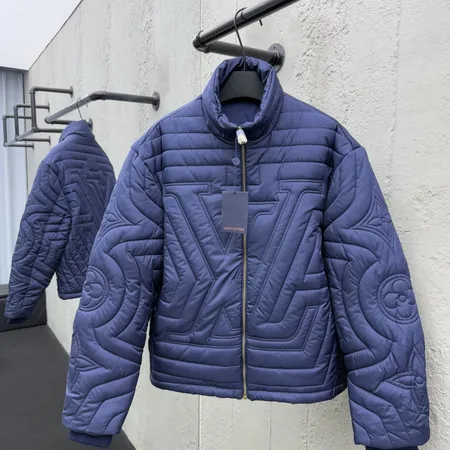 ルイヴィトン ダウンジャケット