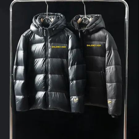 バレンシアガ ダウンジャケット