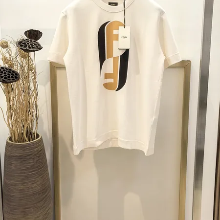 フェンディ Tシャツ