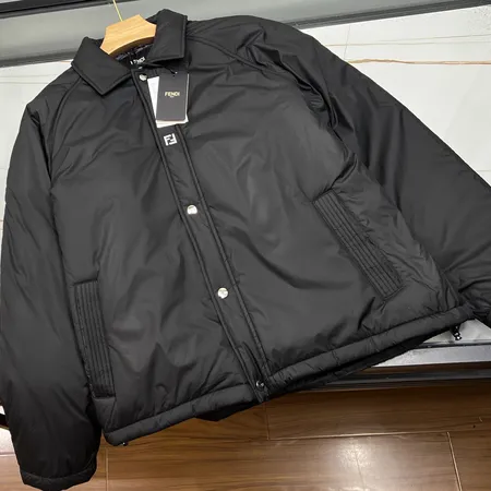 フェンディ ダウンジャケット