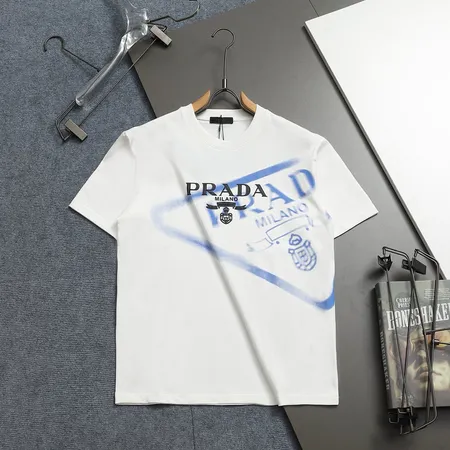 プラダ Tシャツ