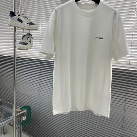 プラダ Tシャツ