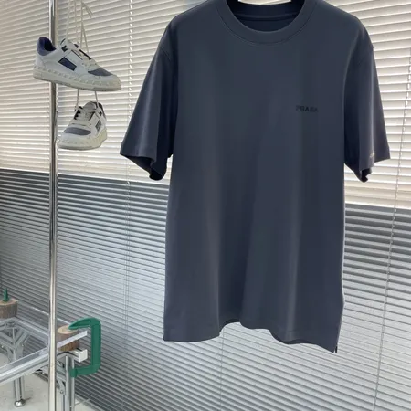 プラダ Tシャツ
