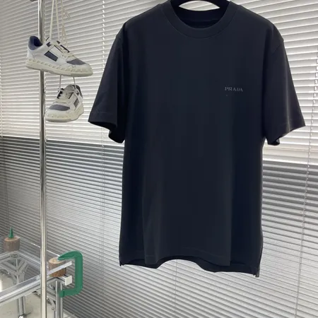 プラダ Tシャツ