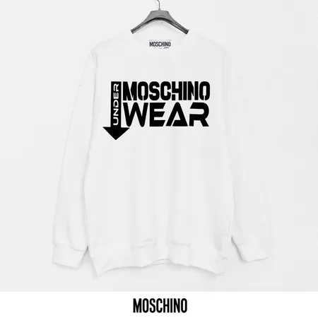 モスキーノ パーカー