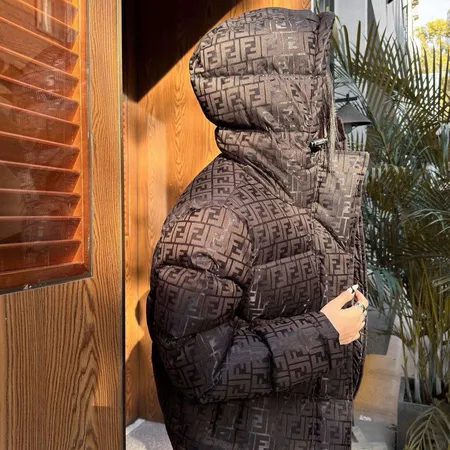 フェンディ ダウンジャケット