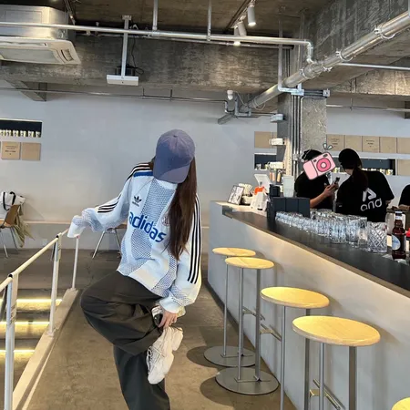 アディダス パーカー