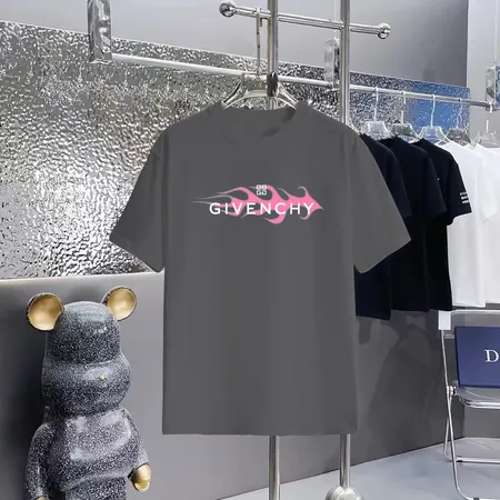 ジバンシィ Tシャツ