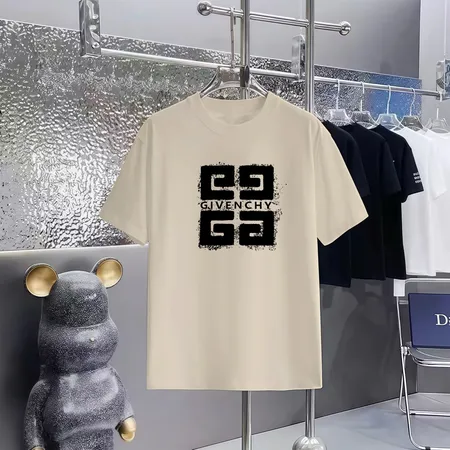 ジバンシィ Tシャツ