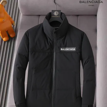 バレンシアガ ダウンジャケット