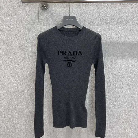 プラダ Tシャツ