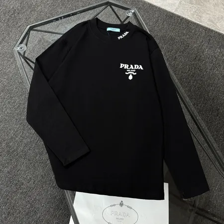 プラダ Tシャツ