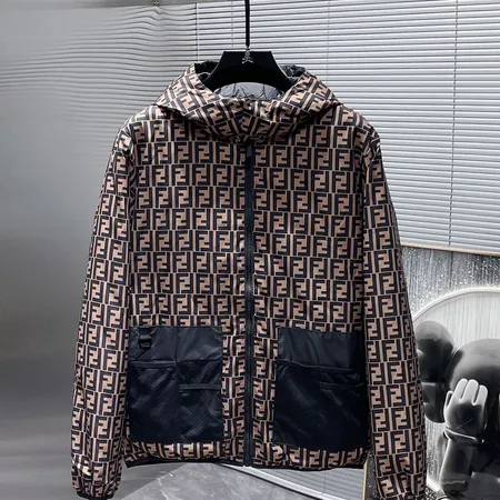 フェンディ ダウンジャケット