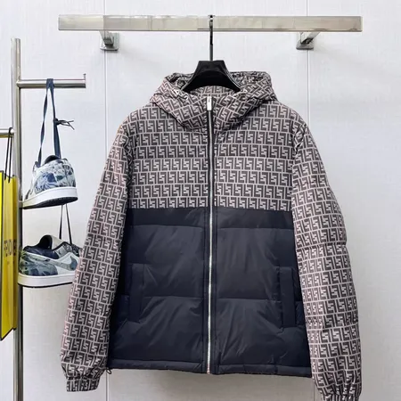 フェンディ ダウンジャケット