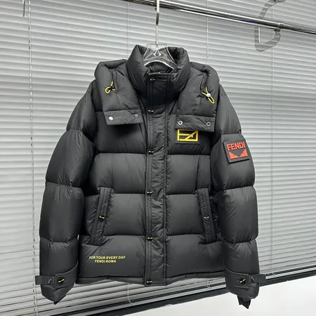 フェンディ ダウンジャケット