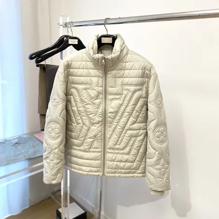 ルイヴィトン ダウンジャケット