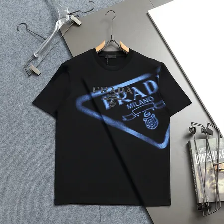 プラダ Tシャツ