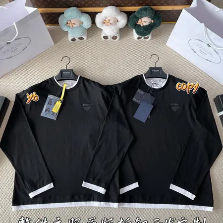 プラダ Tシャツ