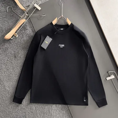 フェンディ Tシャツ