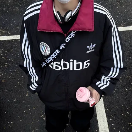 アディダス ダウンジャケット