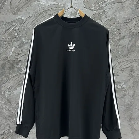 バレンシアガ パーカー