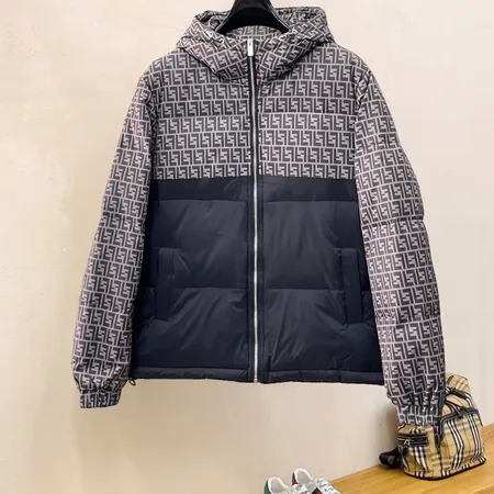 フェンディ ダウンジャケット