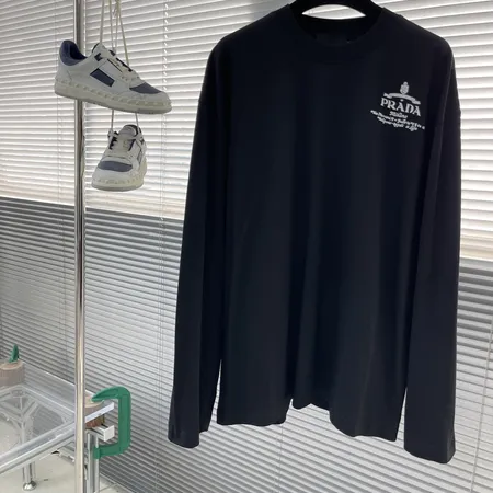 プラダ Tシャツ