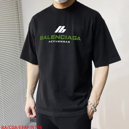 バレンシアガ Tシャツ