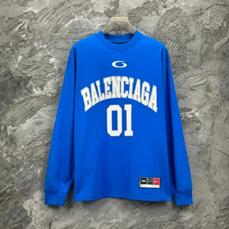 バレンシアガ パーカー