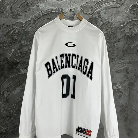 バレンシアガ パーカー