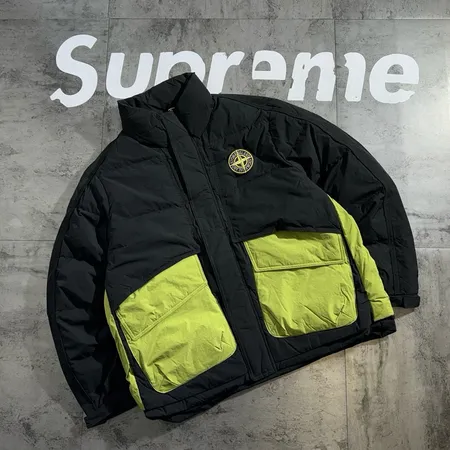 フェラガモ ダウンジャケット