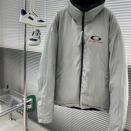 バレンシアガ ダウンジャケット