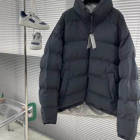 バレンシアガ ダウンジャケット