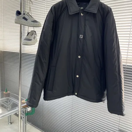 フェンディ ダウンジャケット