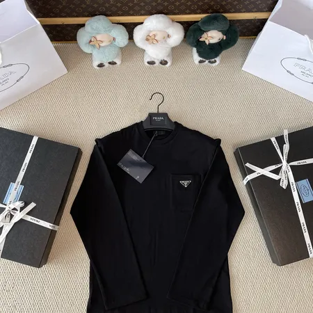 プラダ Tシャツ