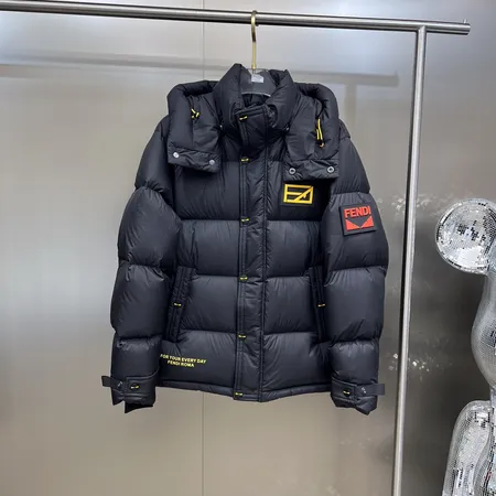 フェンディ ダウンジャケット