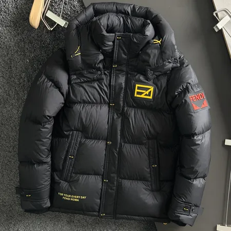 フェンディ ダウンジャケット