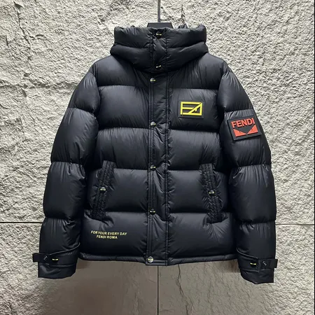 フェンディ ダウンジャケット