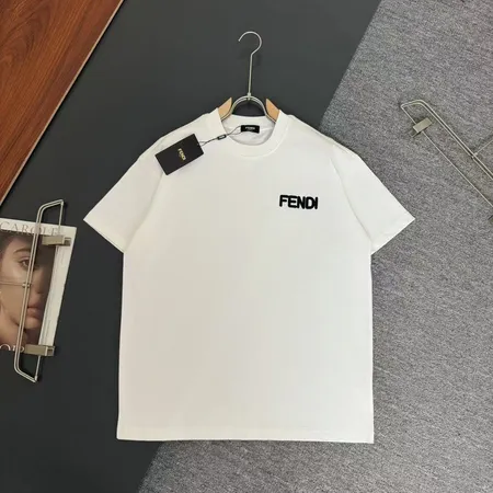 フェンディ Tシャツ