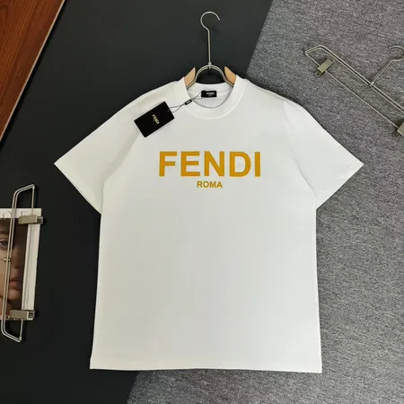フェンディ Tシャツ