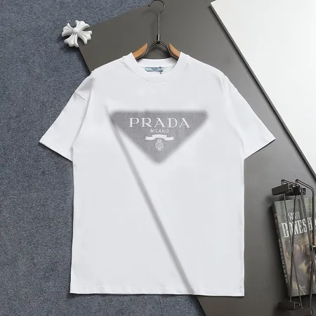 プラダ Tシャツ
