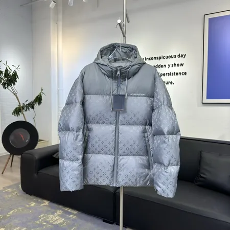 ルイヴィトン ダウンジャケット