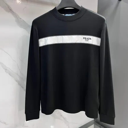 プラダ Tシャツ