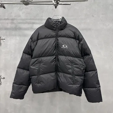 バレンシアガ ダウンジャケット